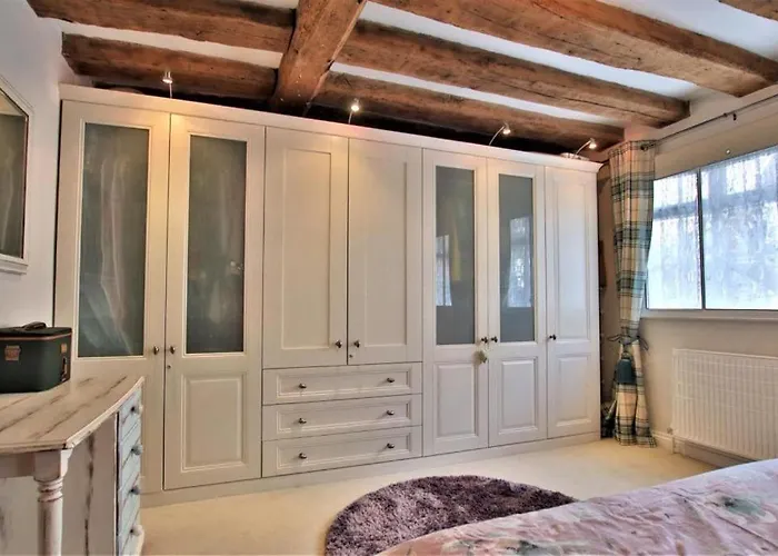Tudor Cottage - Hidden Treasure